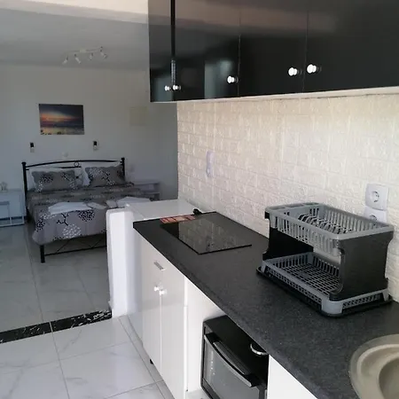 Countryside Retreat 4 *